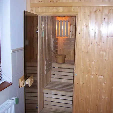 House With 4 Bedrooms In With Wonderful Mountain View And Furnished Garden 6 Km From The Slopes *