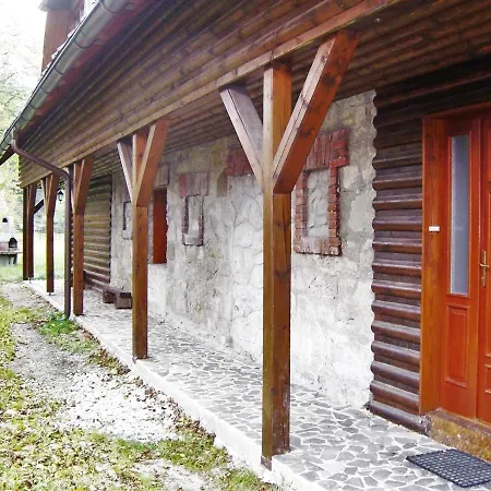 House With 4 Bedrooms In With Wonderful Mountain View And Furnished Garden 6 Km From The Slopes